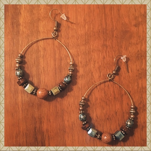 💫VINTAGE STYLE HOOP EARRINGS💫 - Picture 3 of 3